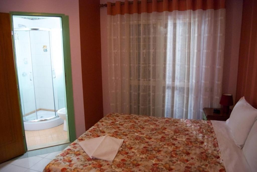 Grand Hotel Elbasan Habitación foto